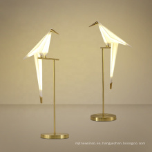Lámpara de mesa decorativa del dormitorio del pájaro de la grúa de papel única del arte nórdico